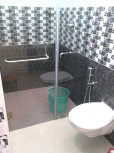 Toughned Glass Partitioned Bathrooms - Nathans Holiday Home, Homestay in Fort Kochi