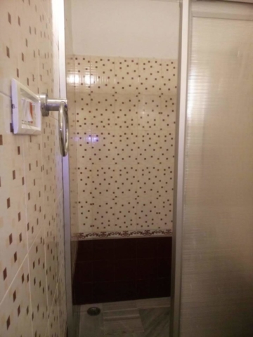 Shower in Bathroom 1 - Nathan's Holiday Home, Homestay in Fort Kochi